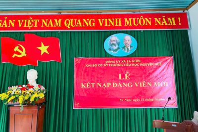 LỄ KẾT NẠP ĐẢNG VIÊN MỚI CỦA CHI BỘ CƠ SỞ TRƯỜNG TIỂU HỌC NGUYỄN HUỆ