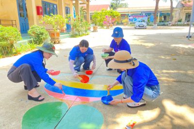 CÔNG TRÌNH THANH NIÊN “VẼ CÁC KHU TRÒ CHƠI DÂN GIAN” TẠI TRƯỜNG TIỂU HỌC NGUYỄN HUỆ LAN TỎA SẮC MÀU TUỔI TRẺ